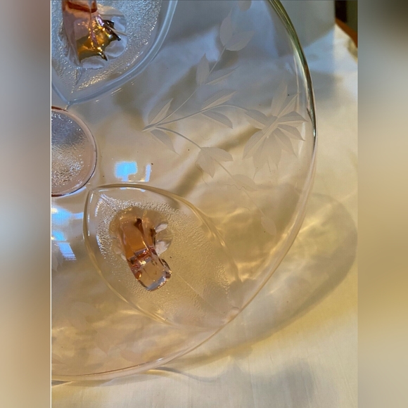 Vintage Pink Depression 3 Footed Pedestal etched Glass  - Candy dish - Picture 10 of 14